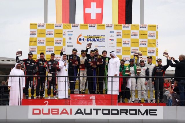 Porsche wint de 24 hours of Dubai; Jeroen Bleekemolen knap derde + UITSLAG